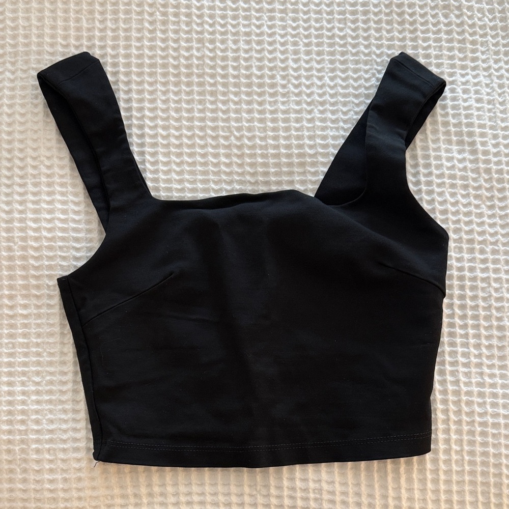 Black cropped tank